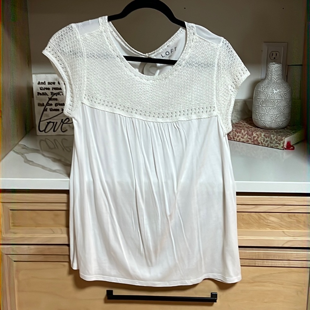 Loft blouse crochet accent; keyhole back; white;  MEDIUM; excellent condition